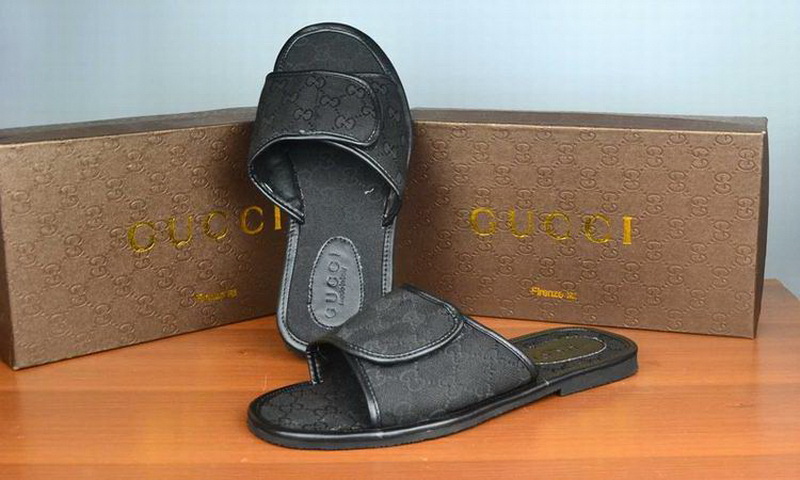 Gucci Slippers Woman--066